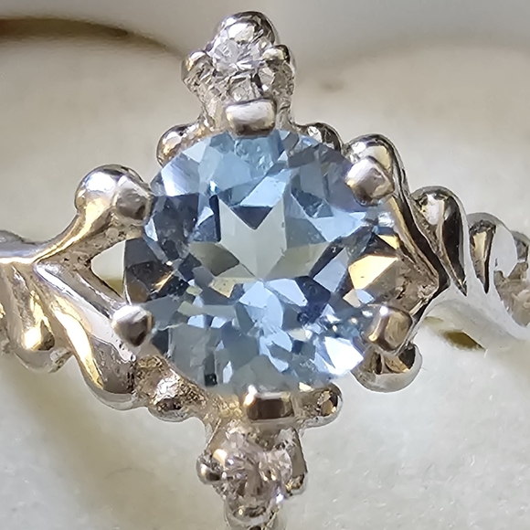 Sterling Silver Aquamarine Ring with 2 Diamond Chips - Picture 9 of 10
